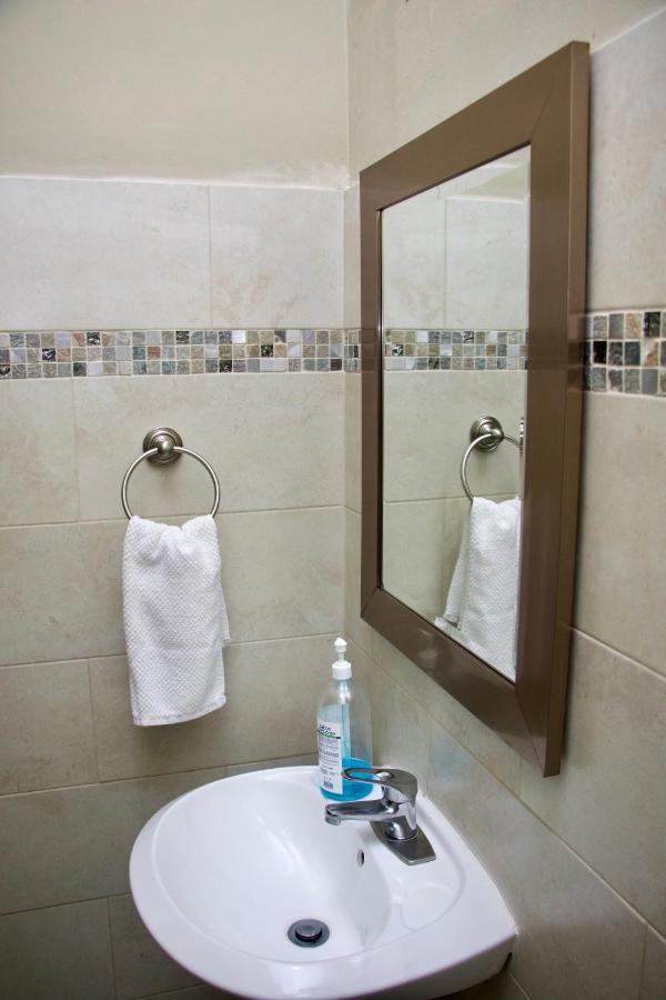 Comfort Homes Kingston Bagian luar foto